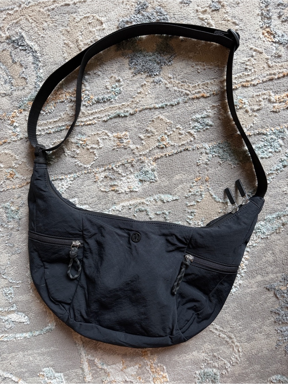 Lululemon slouchy sling bag 6L